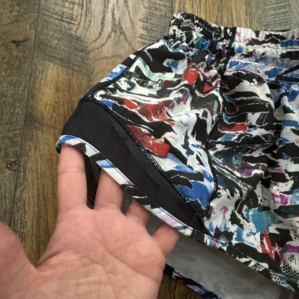 Lululemon Run Speed Shorts Multi Color Abstract Print Womens 4 Lined Activewear